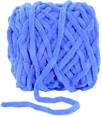 Bol blauwe fluffy garen